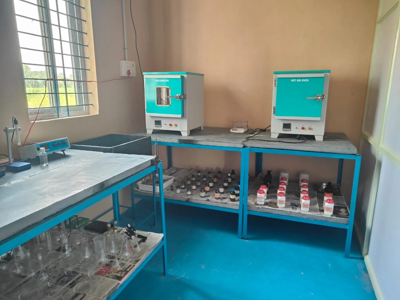 Incubator and hot air oven in the water testing lab